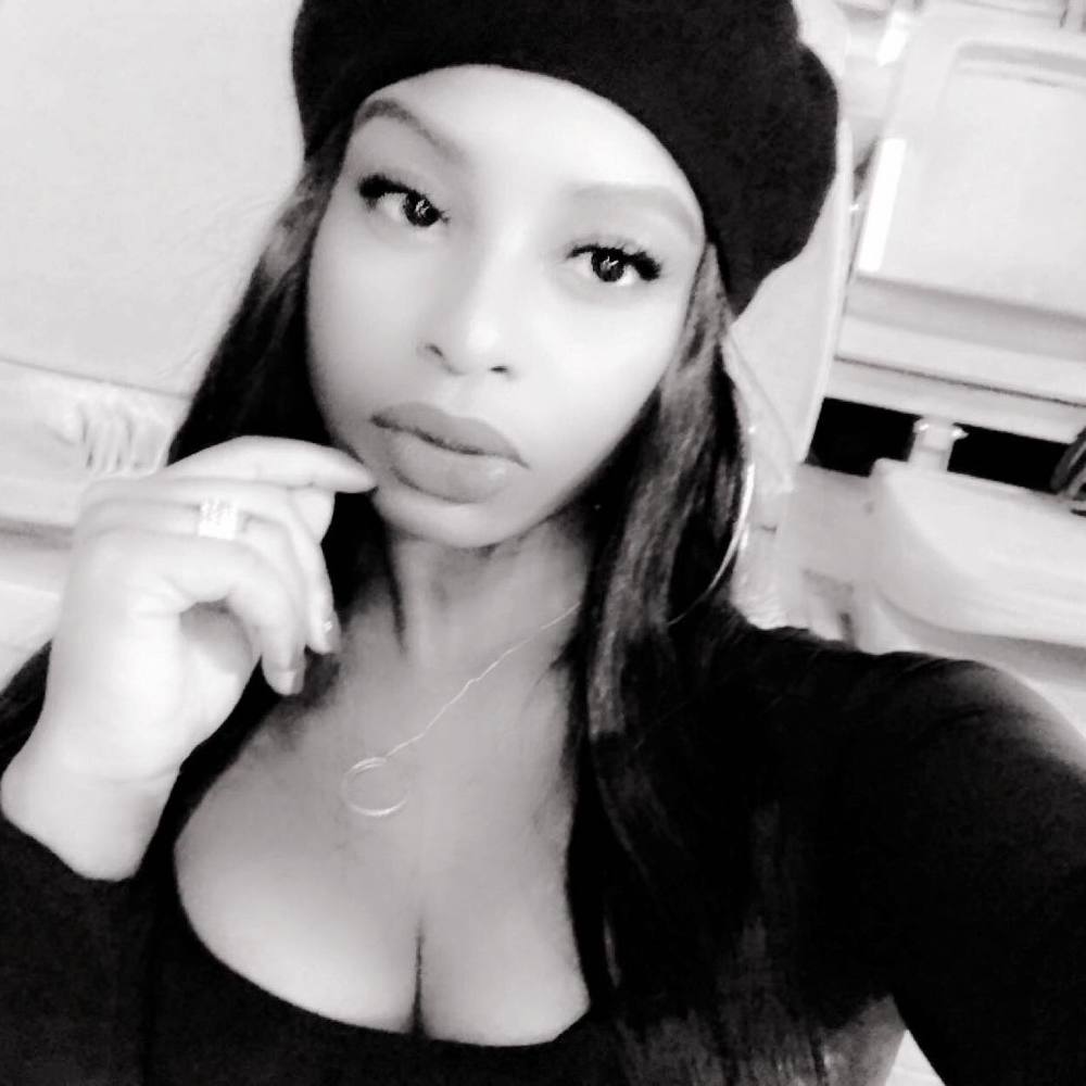 Meet your Posher, Teeyona